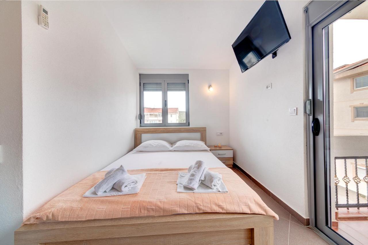 Delfin Apartments Sutomore Exterior photo