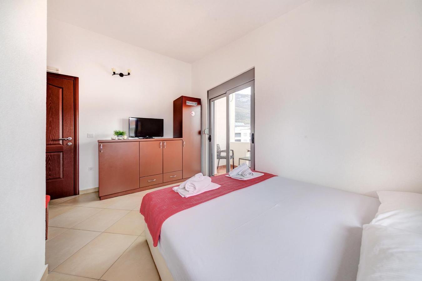 Delfin Apartments Sutomore Room photo