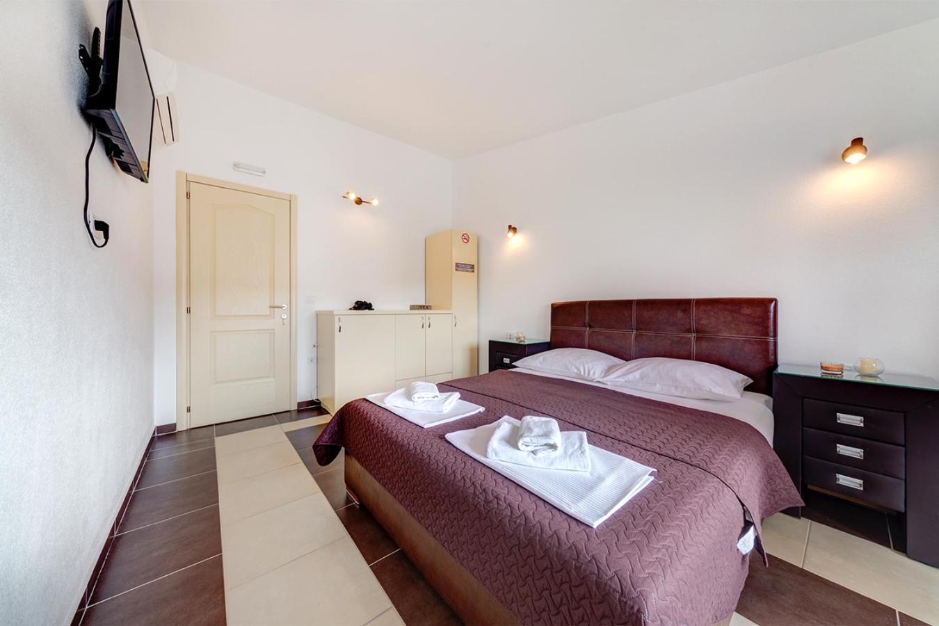 Delfin Apartments Sutomore Room photo