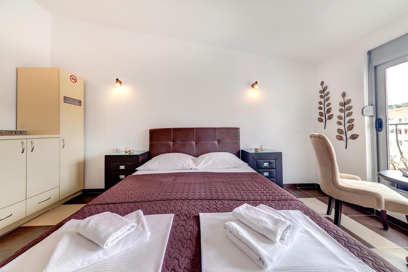 Delfin Apartments Sutomore Room photo