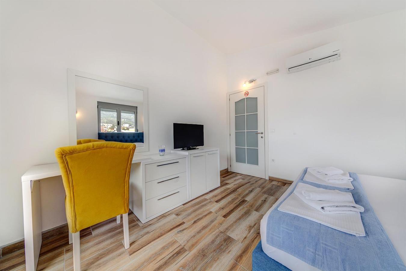 Delfin Apartments Sutomore Room photo